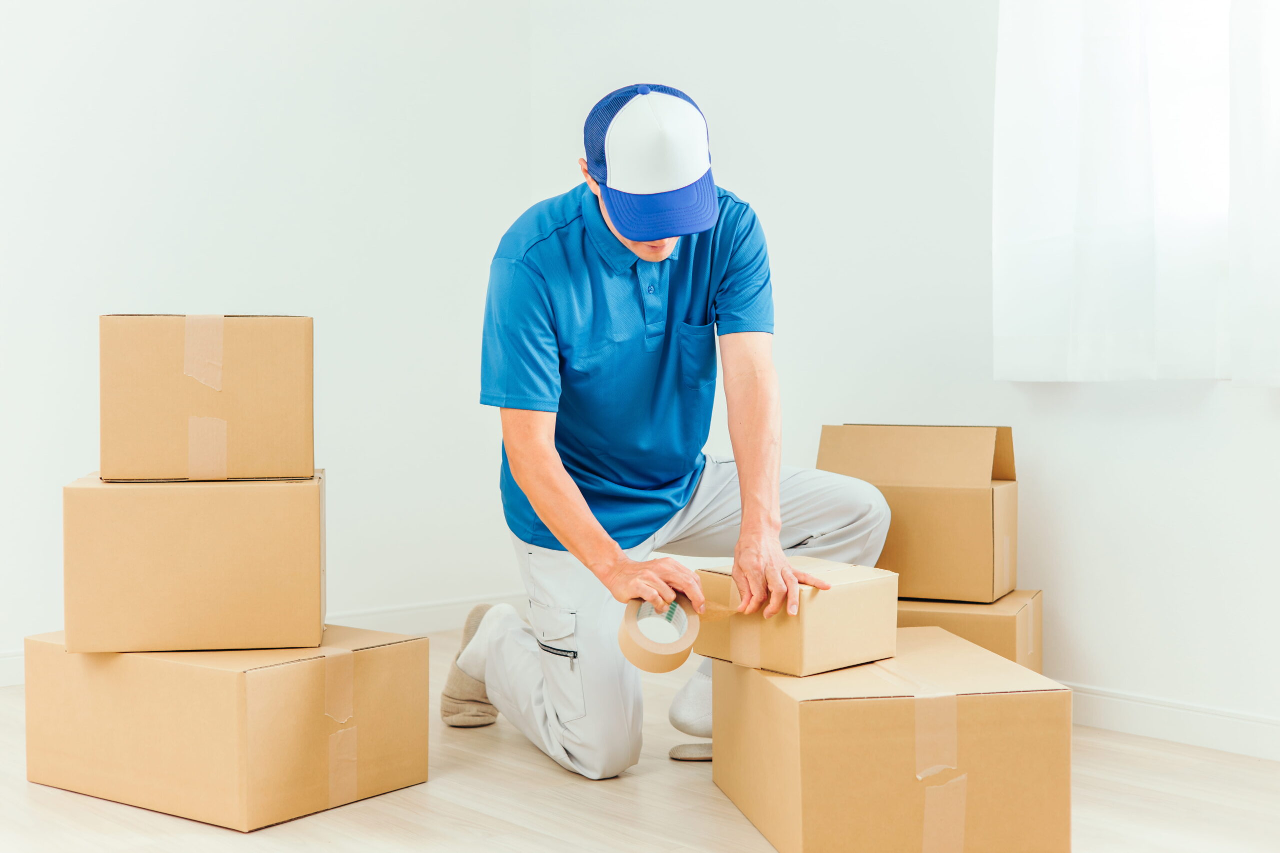 可児市で遺品整理のステップに沿って段階的に仕分け作業を進める様子